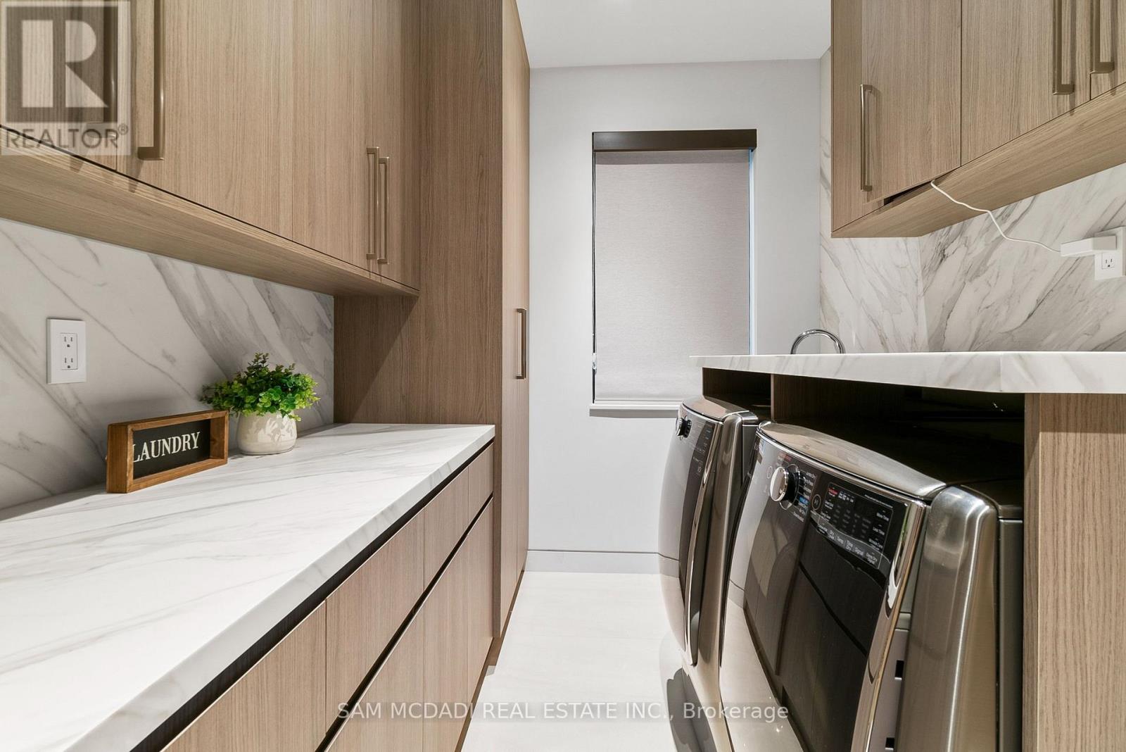 Photo 9 of 1222 Mississauga Road, Mississauga ON