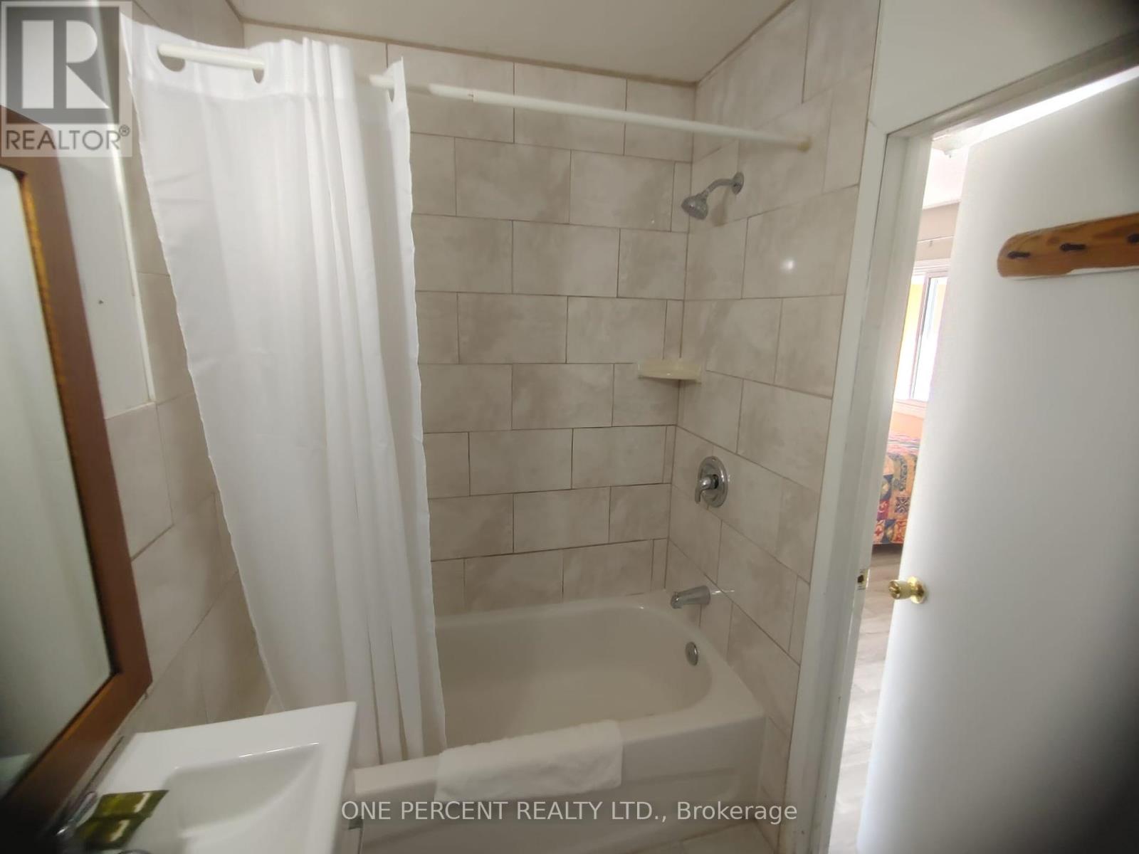 Photo 10 of 9448 Beachwood Road N, Collingwood ON