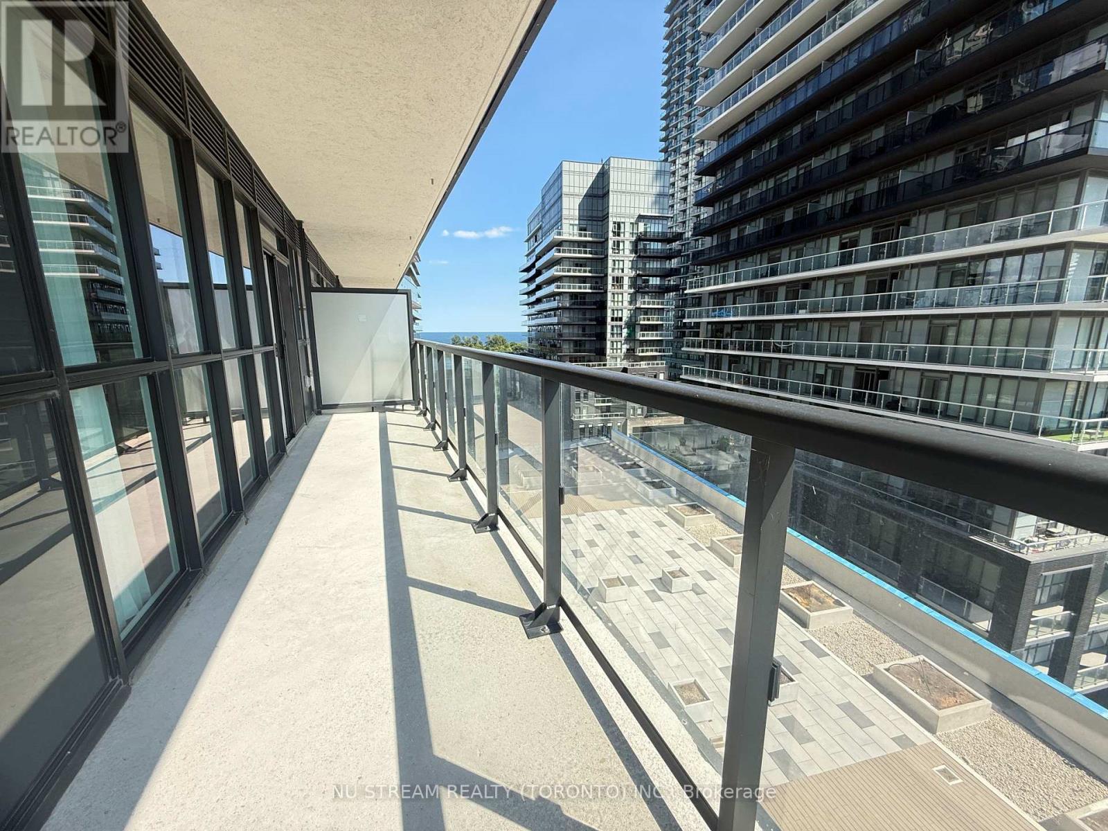 Photo 15 of 808 38 Annie Craig Drive, Toronto ON