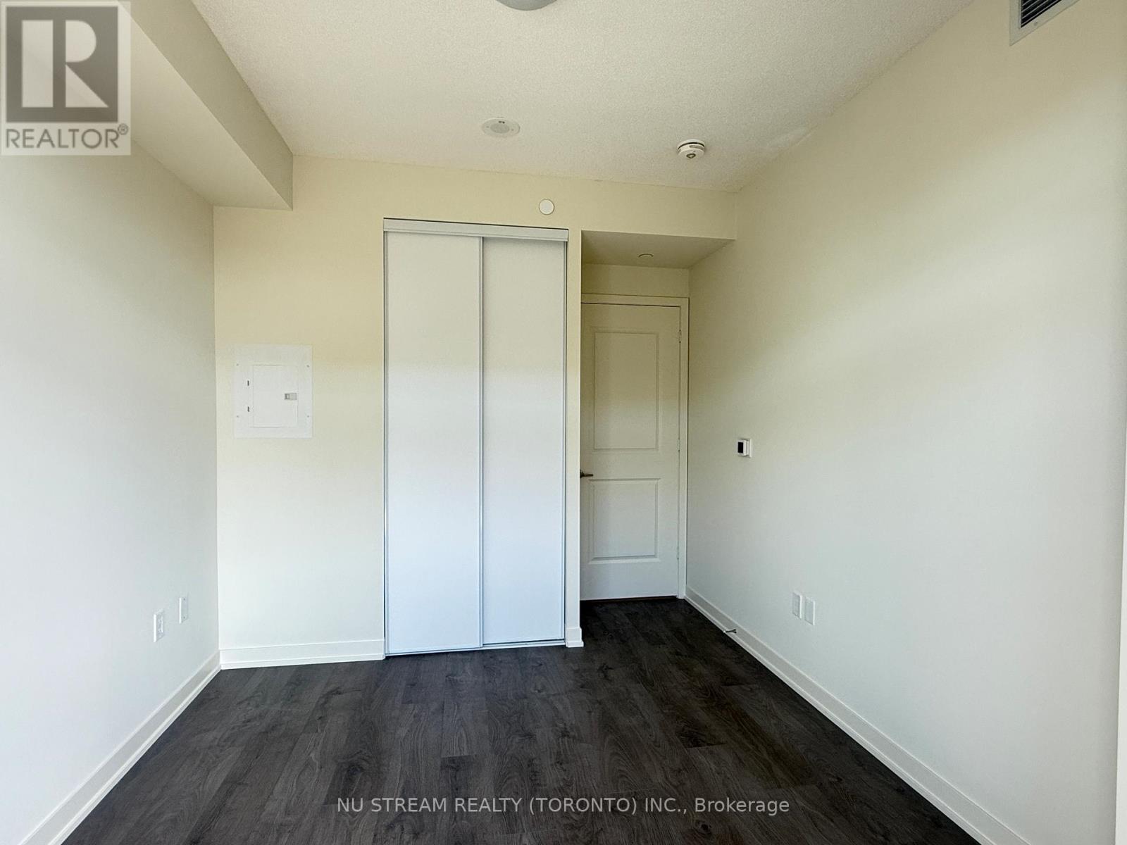 Photo 7 of 808 38 Annie Craig Drive, Toronto ON