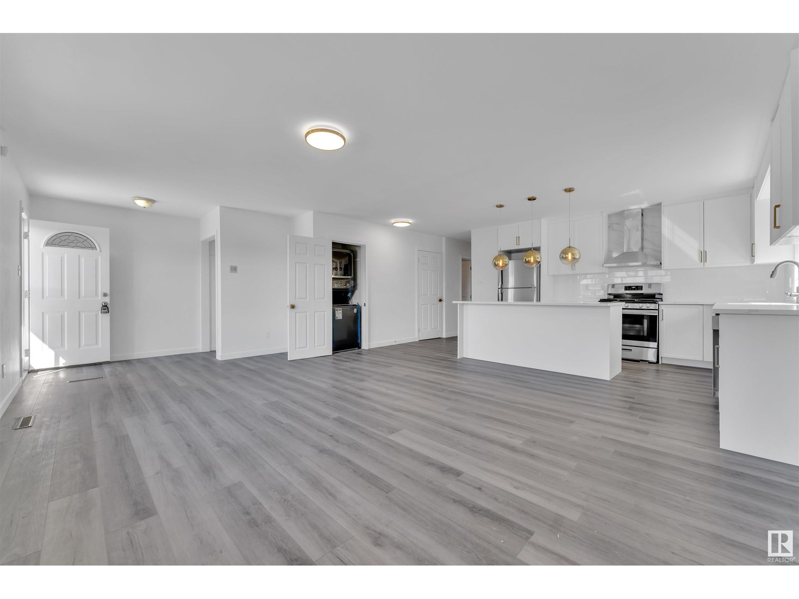 Photo 10 of 8004 130 Av Nw, Edmonton AB
