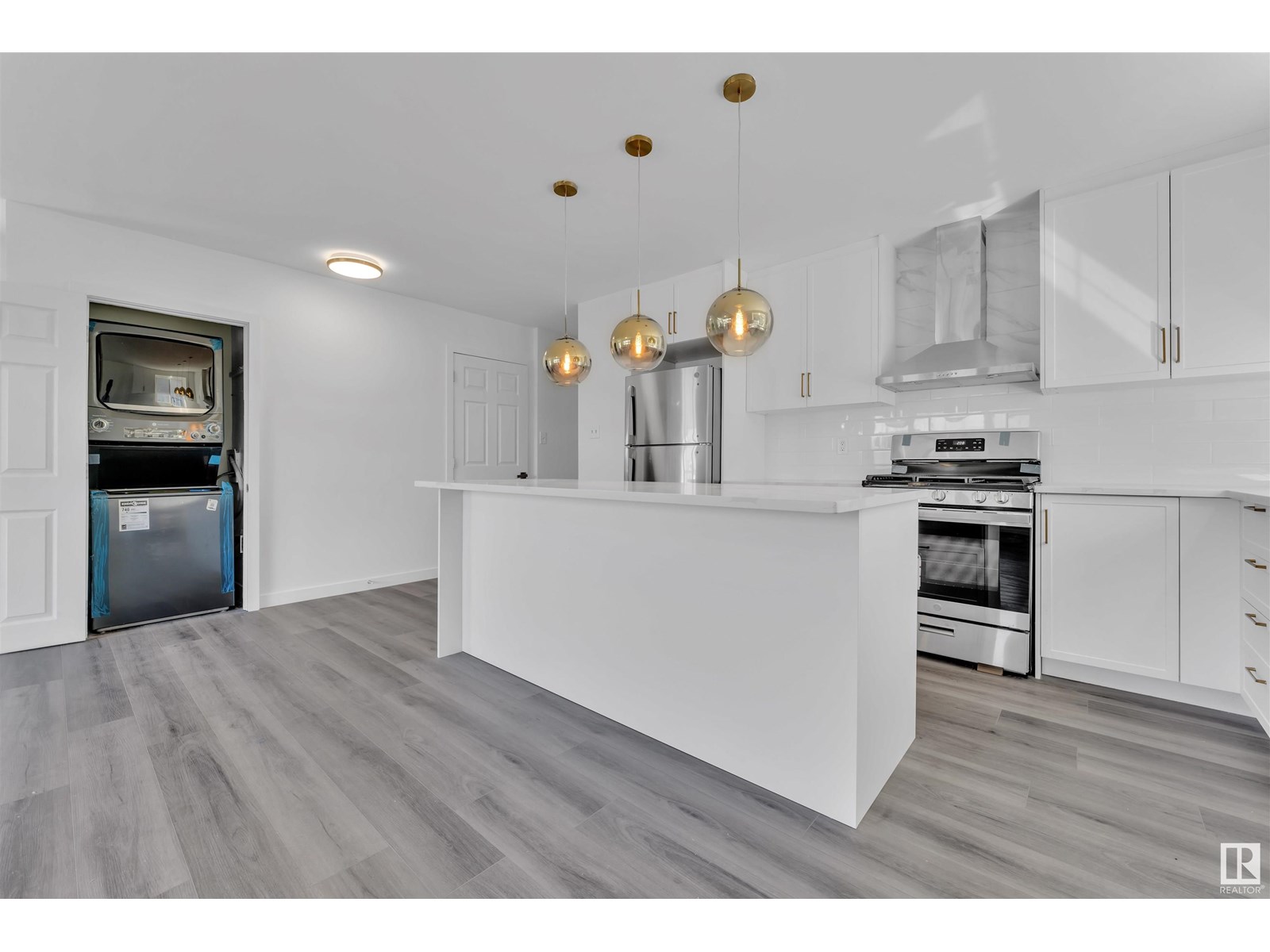 Photo 13 of 8004 130 Av Nw, Edmonton AB