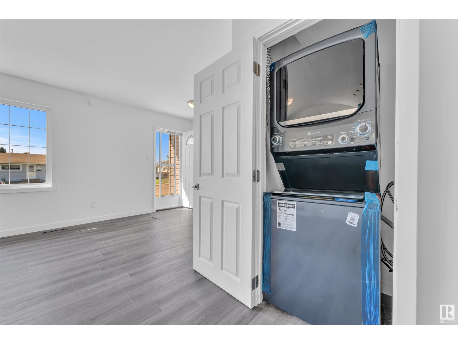 Photo 14 of 8004 130 Av Nw, Edmonton AB