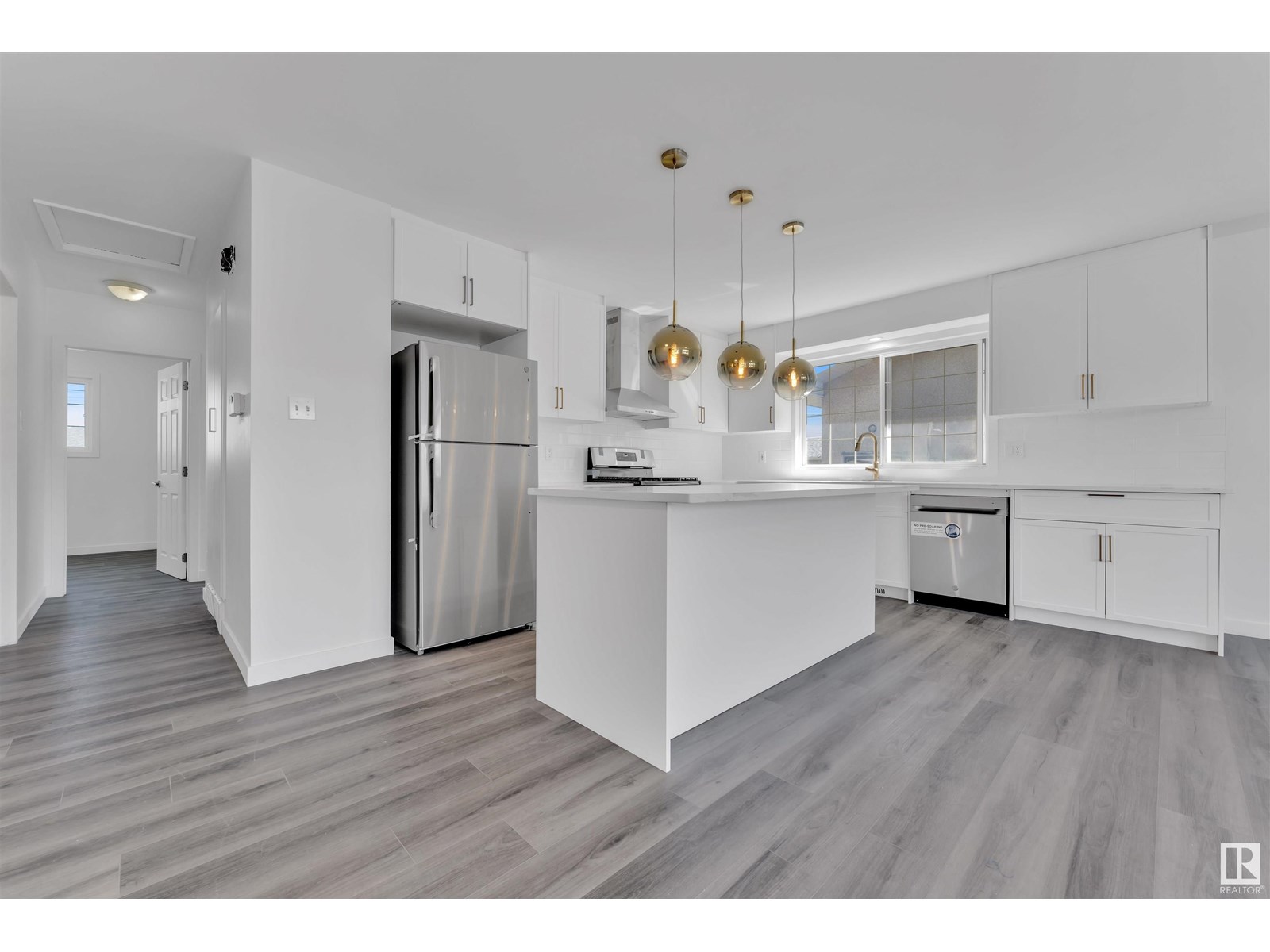 Photo 15 of 8004 130 Av Nw, Edmonton AB