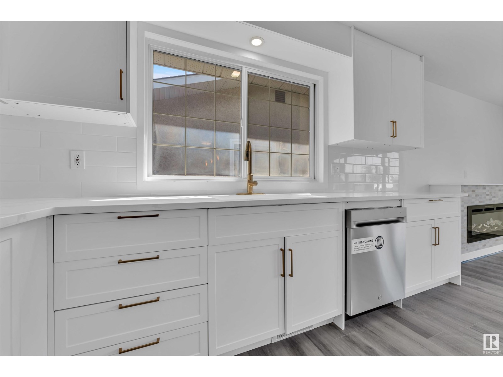 Photo 17 of 8004 130 Av Nw, Edmonton AB