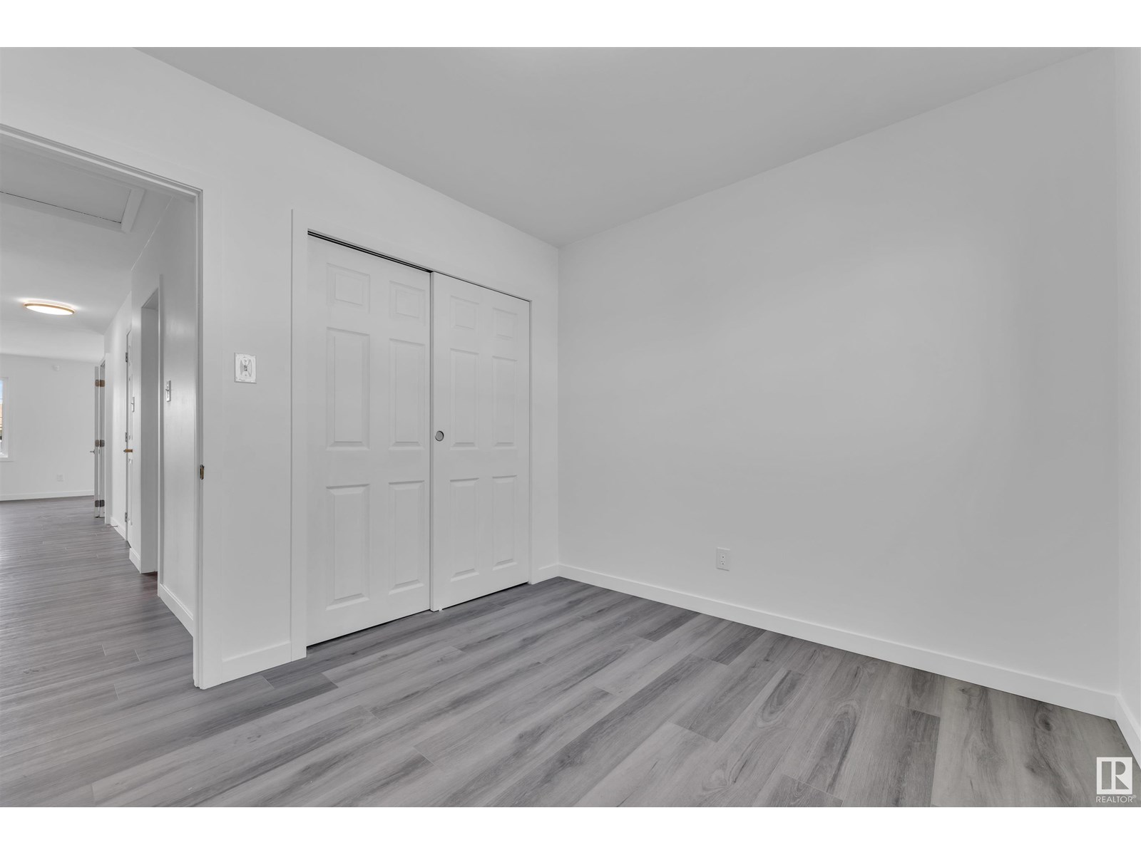 Photo 18 of 8004 130 Av Nw, Edmonton AB