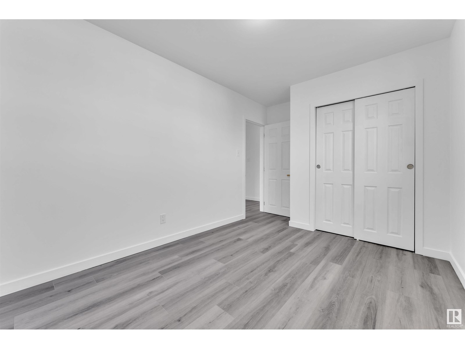 Photo 26 of 8004 130 Av Nw, Edmonton AB