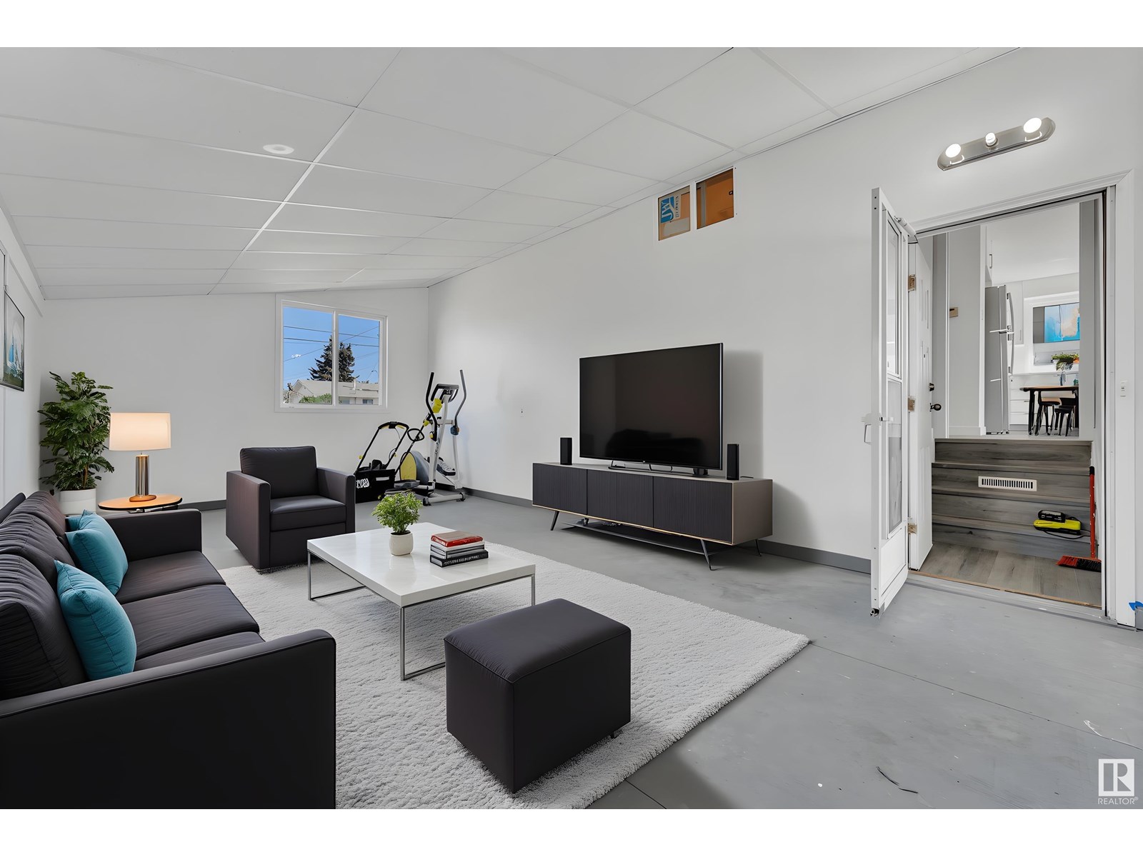 Photo 6 of 8004 130 Av Nw, Edmonton AB