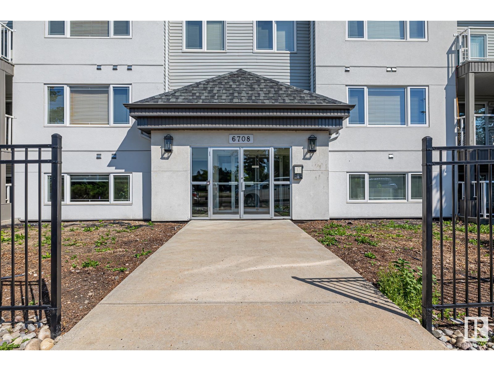 Photo 13 of 107 6708 90 Av Nw, Edmonton AB