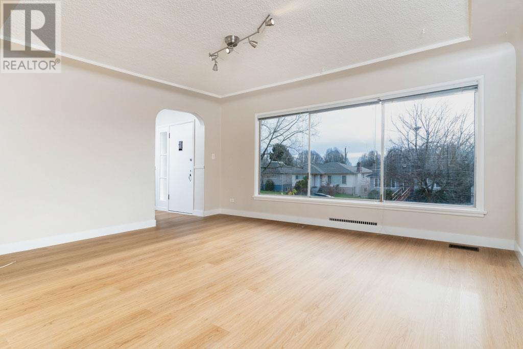 Photo 5 of 57 E 63rd Avenue, Vancouver BC