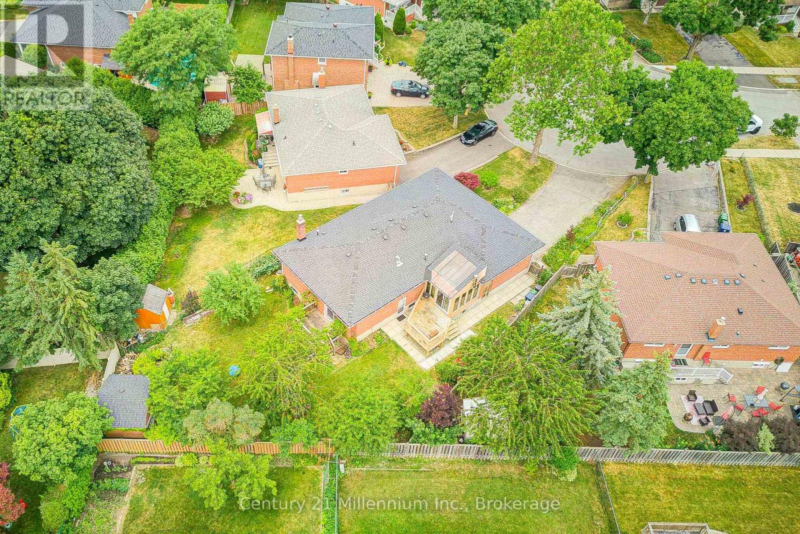 Photo 3 of 9 Thane Court, Toronto ON