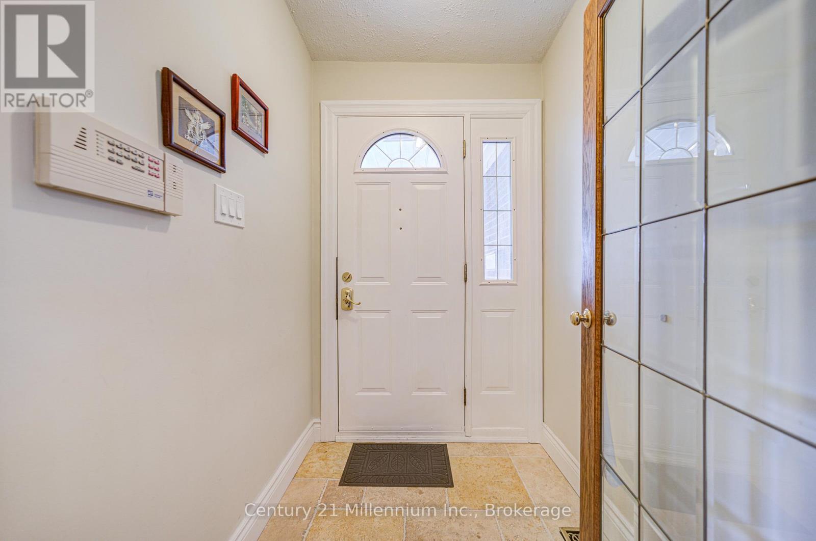 Photo 6 of 9 Thane Court, Toronto ON