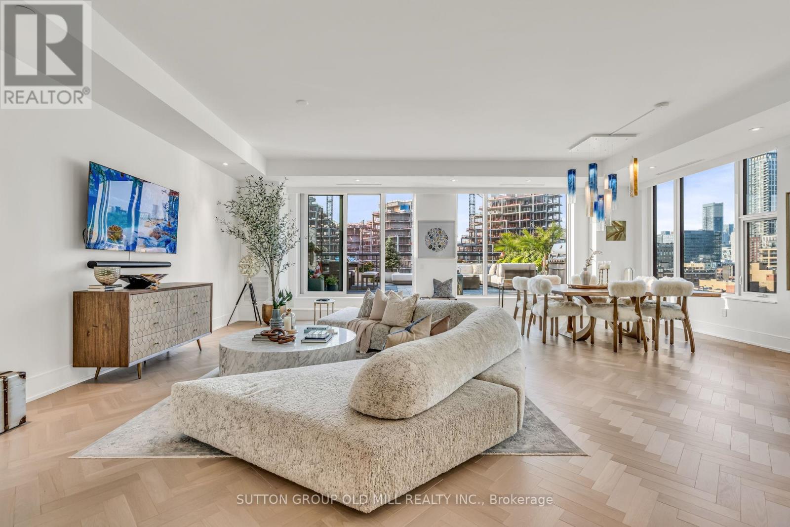 Photo 9 of 711 455 Wellington Street W, Toronto ON