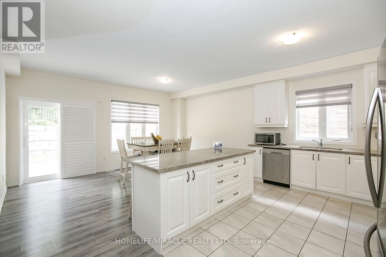 Photo 13 of 131 Kingsmere Crescent, New Tecumseth ON