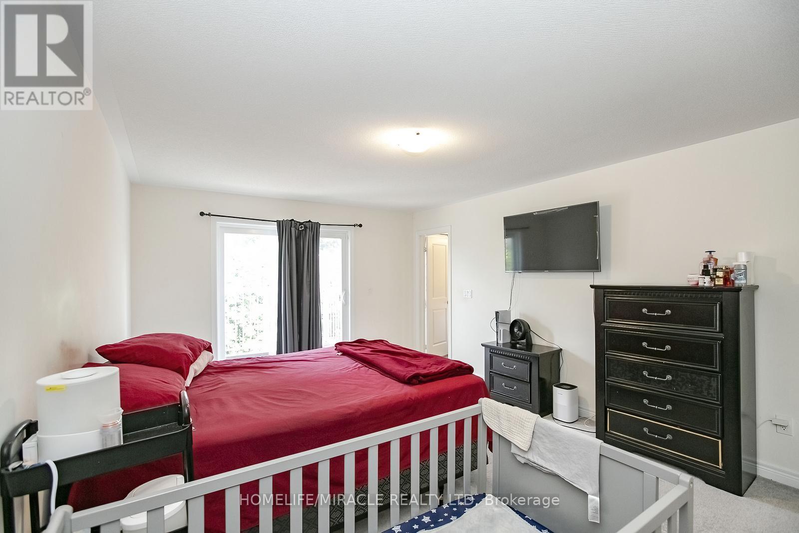 Photo 21 of 131 Kingsmere Crescent, New Tecumseth ON