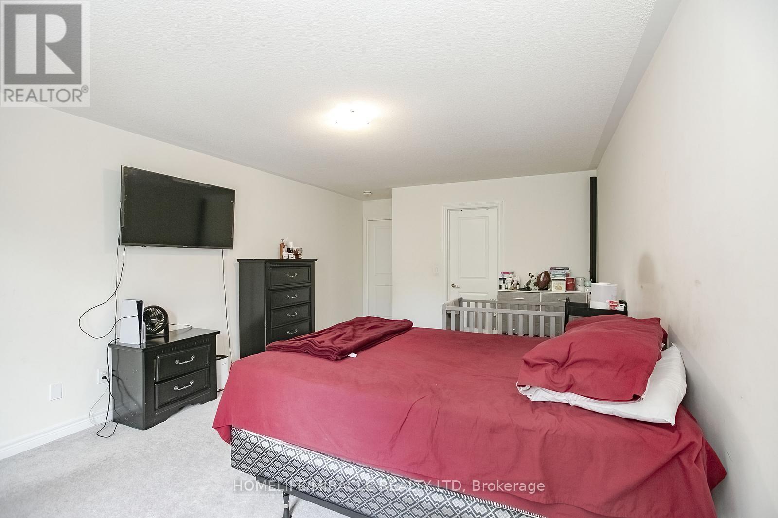 Photo 23 of 131 Kingsmere Crescent, New Tecumseth ON