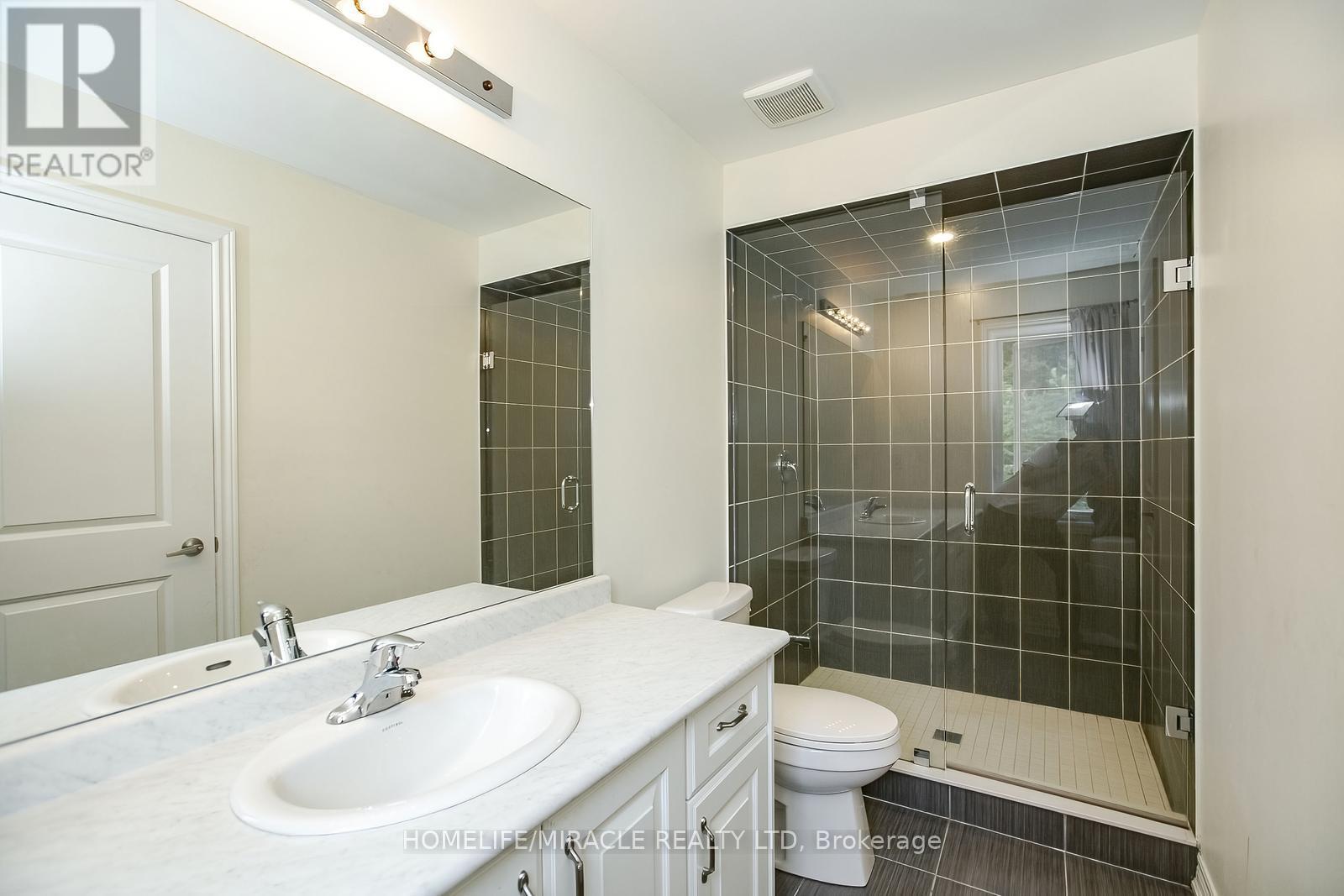 Photo 24 of 131 Kingsmere Crescent, New Tecumseth ON