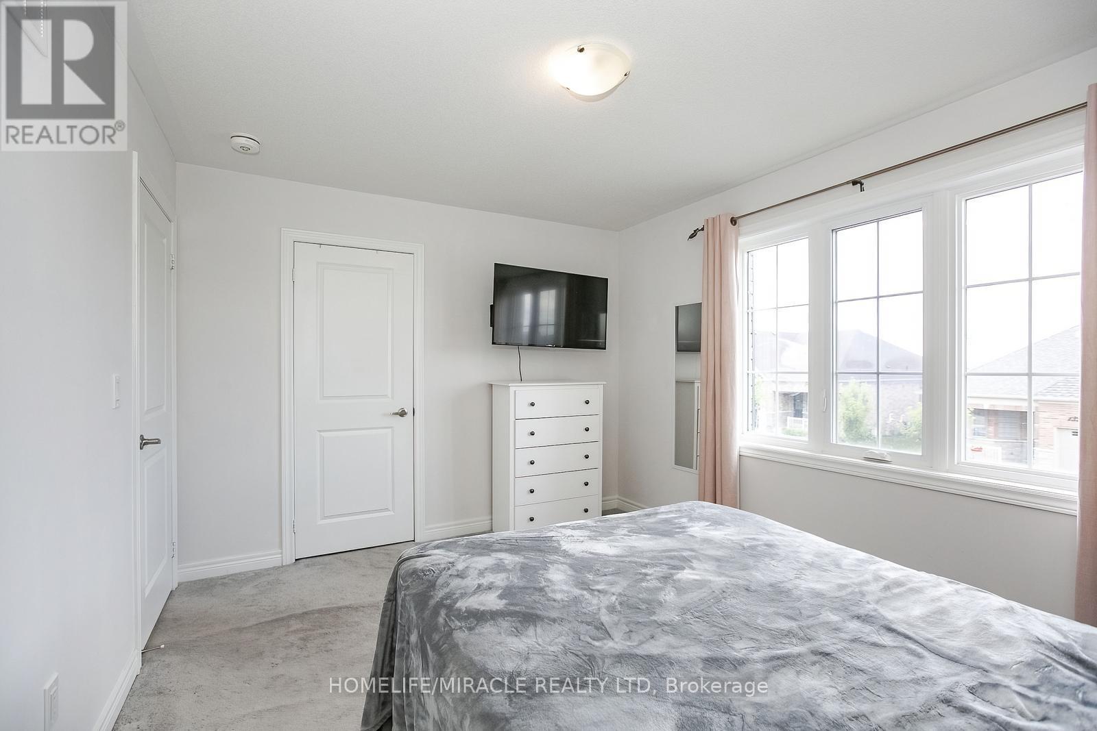 Photo 30 of 131 Kingsmere Crescent, New Tecumseth ON