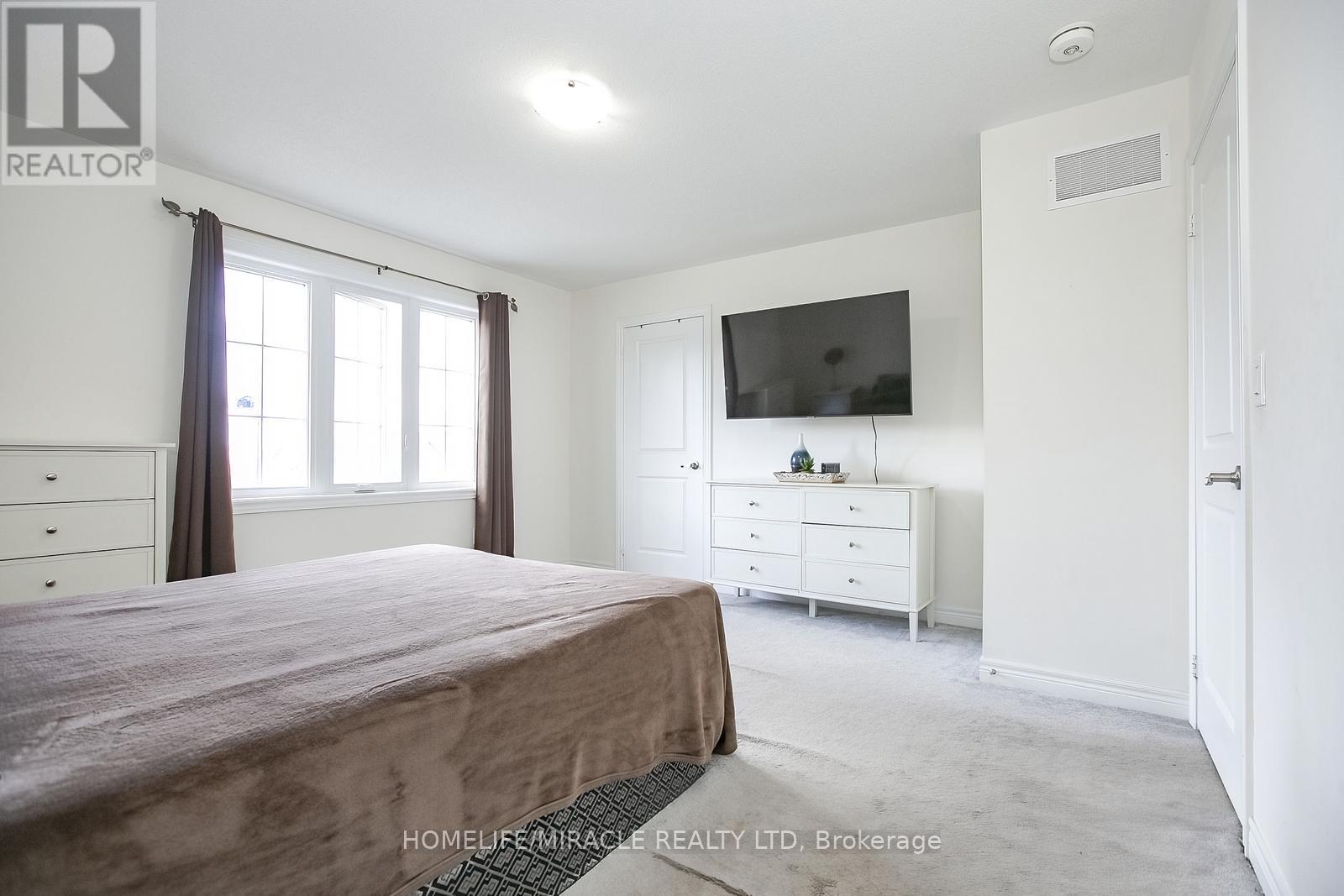 Photo 35 of 131 Kingsmere Crescent, New Tecumseth ON