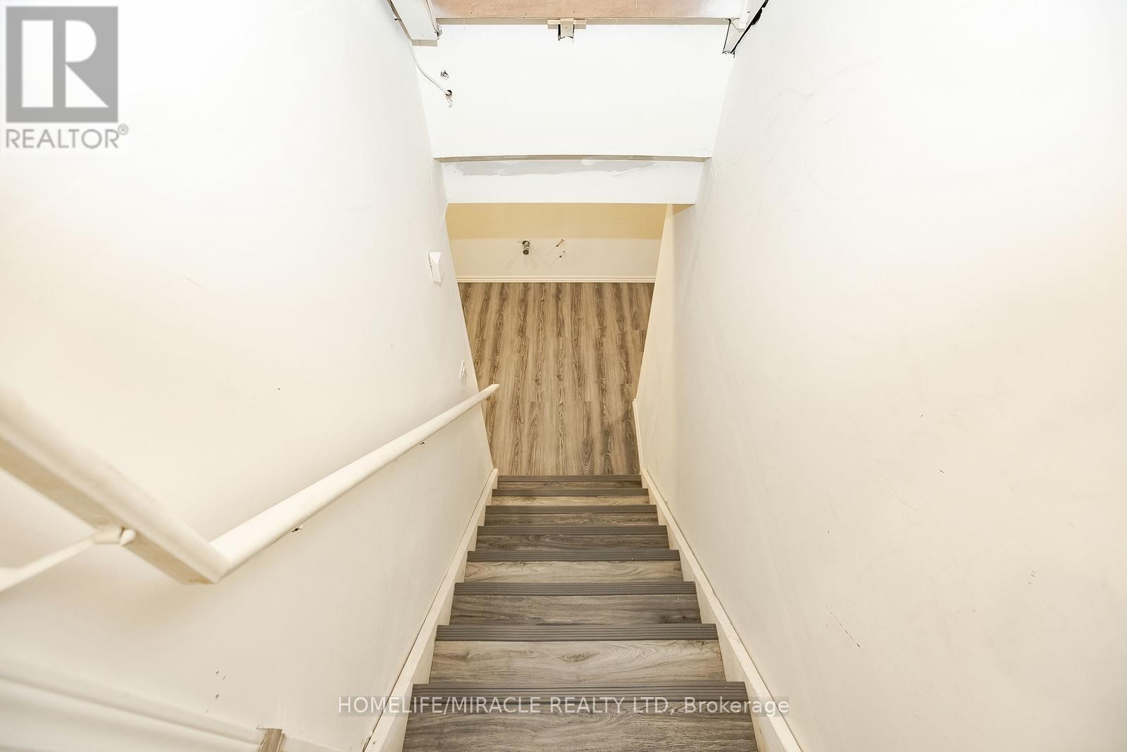 Photo 40 of 131 Kingsmere Crescent, New Tecumseth ON