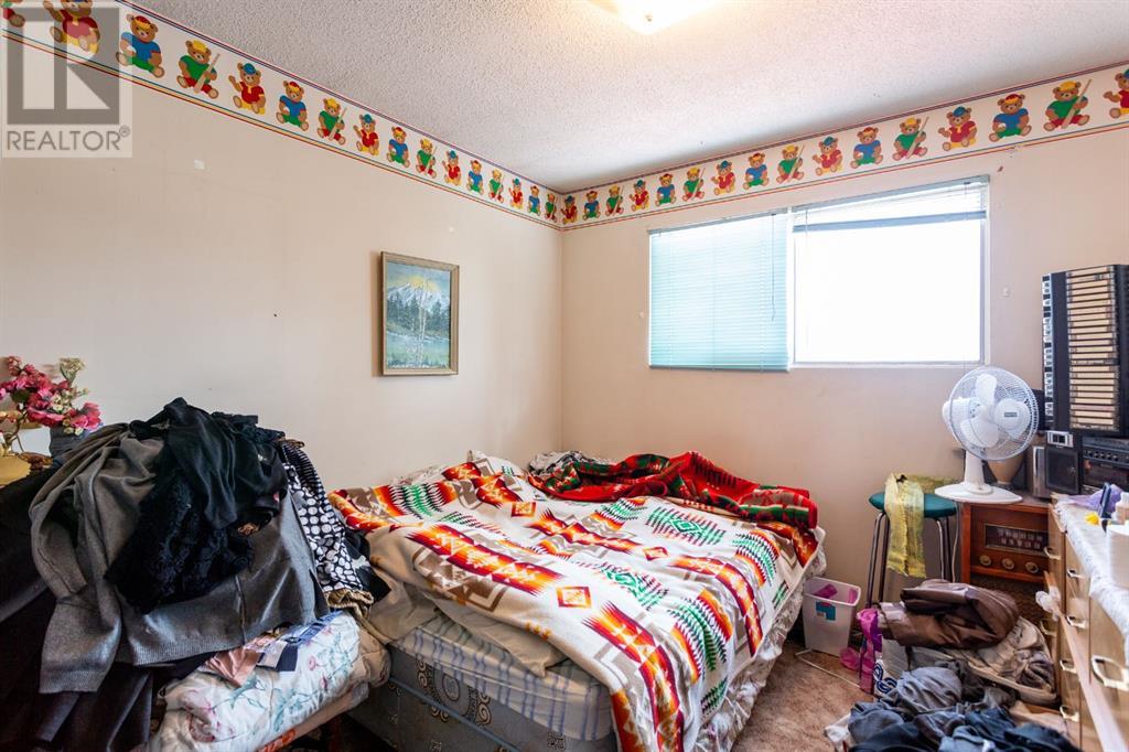 Photo 8 of 7803 Hunterslea Crescent Nw, Calgary AB