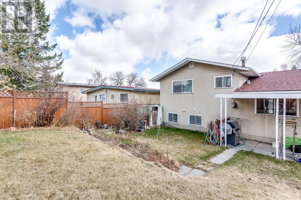 Photo 18 of 7803 Hunterslea Crescent Nw, Calgary AB