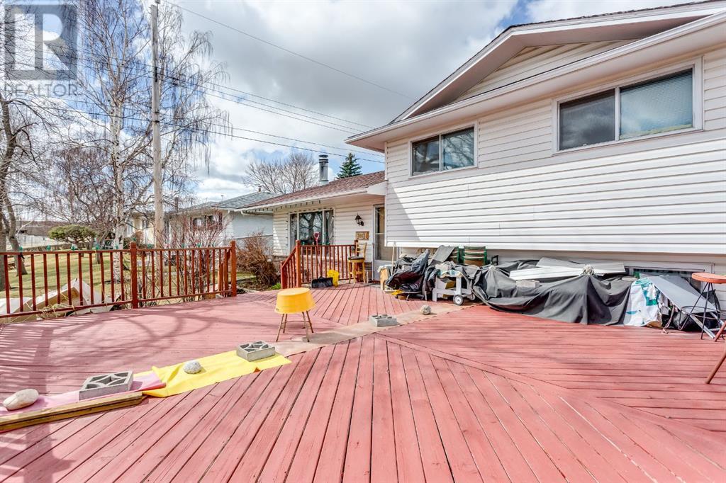 Photo 13 of 7803 Hunterslea Crescent Nw, Calgary AB