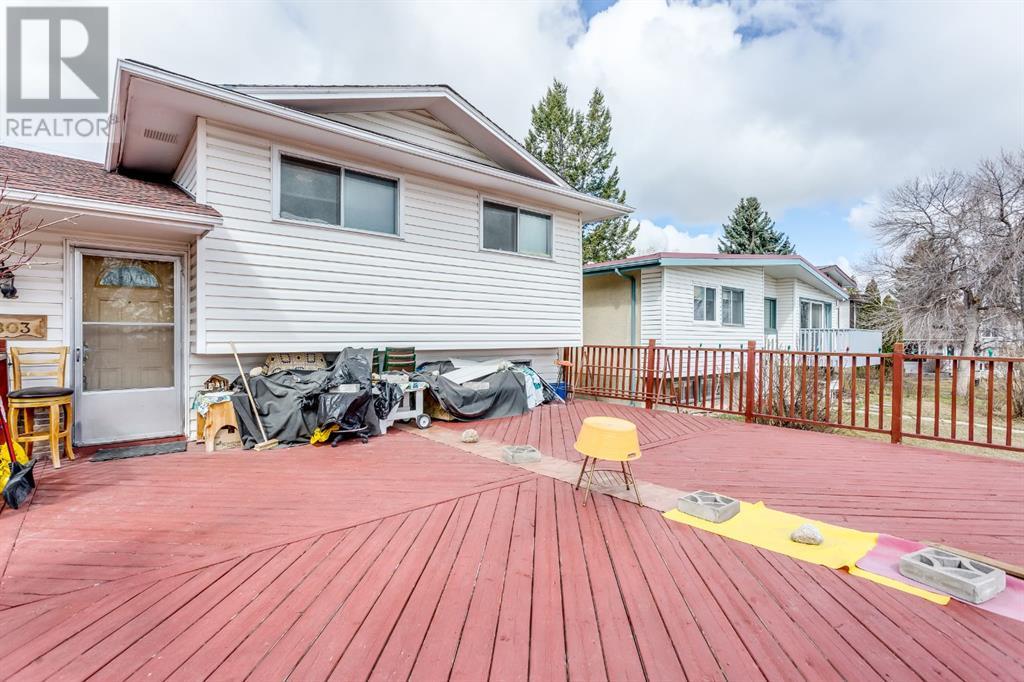 Photo 14 of 7803 Hunterslea Crescent Nw, Calgary AB