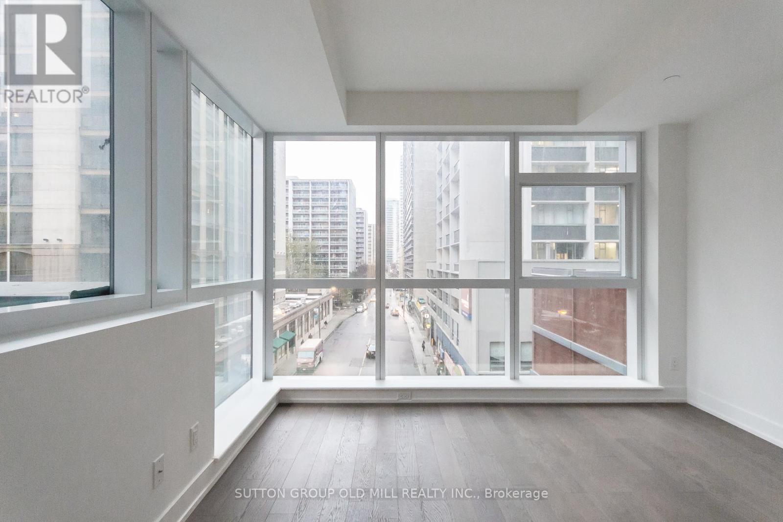 Photo 3 of 501 7 Grenville Street, Toronto ON