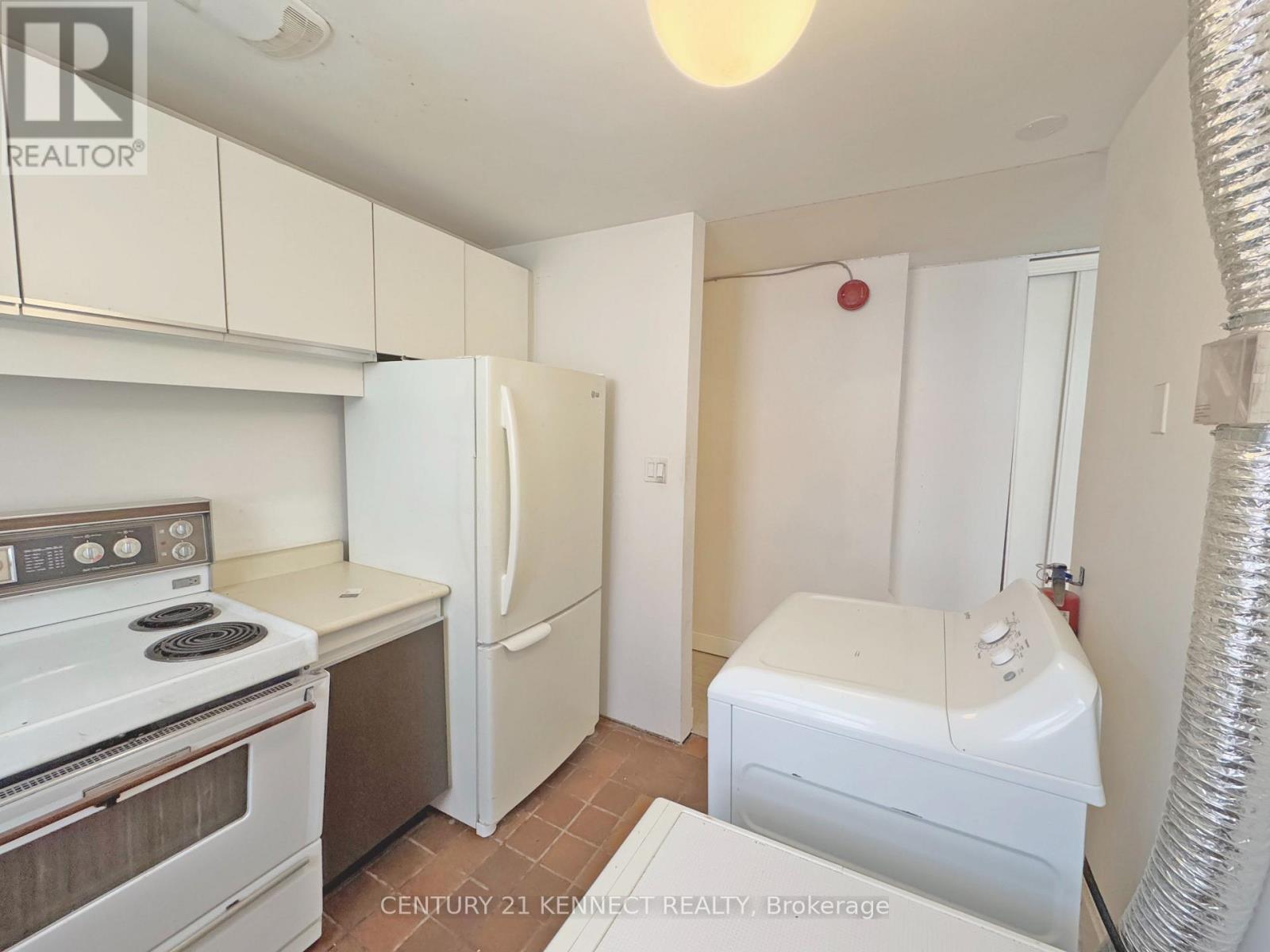 Photo 10 of 3 642 Church Street, Toronto ON