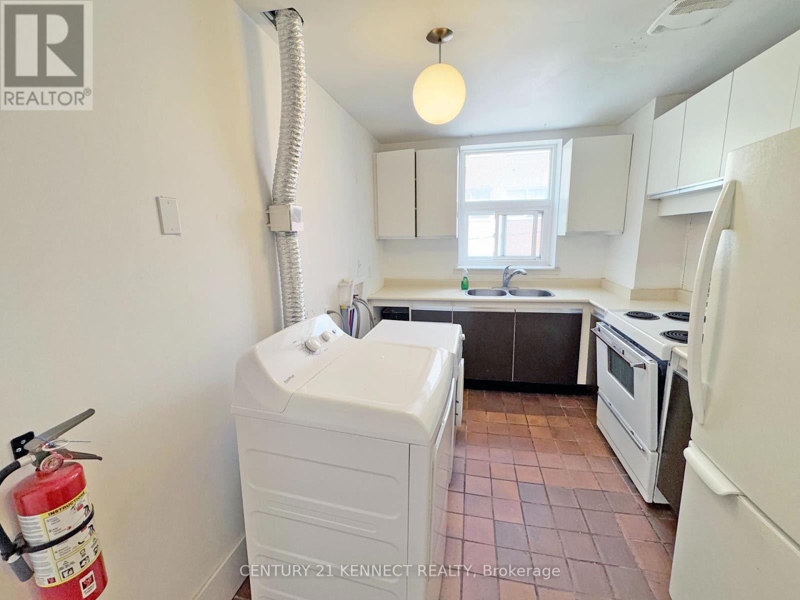 Photo 8 of 3 642 Church Street, Toronto ON