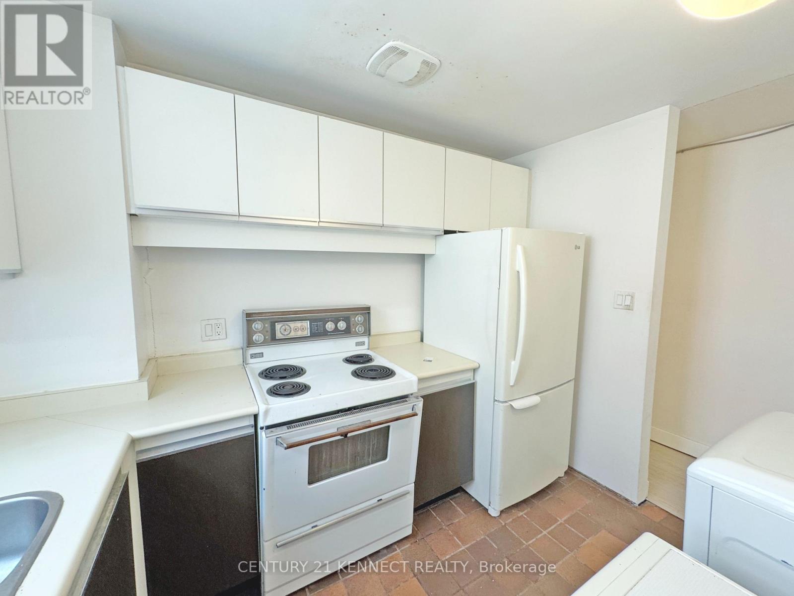 Photo 9 of 3 642 Church Street, Toronto ON