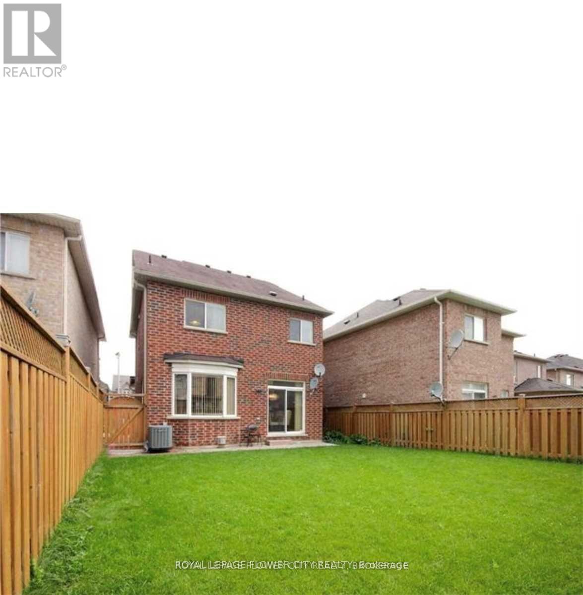 Photo 6 of 37 Blue Diamond Drive, Brampton ON
