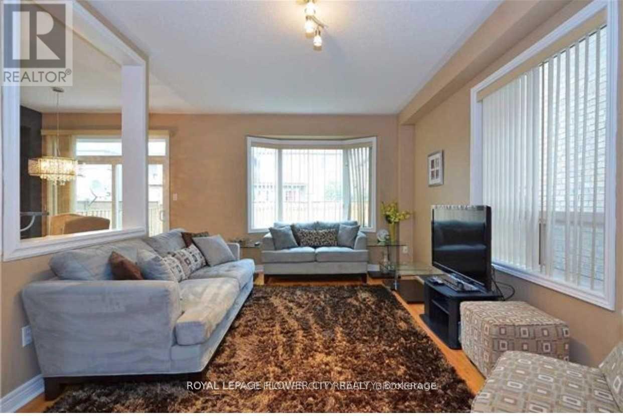 Photo 15 of 37 Blue Diamond Drive, Brampton ON