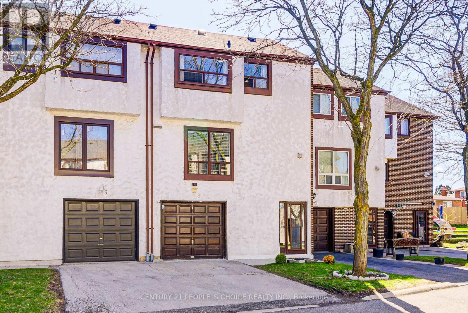 Photo 4 of 8 4020 Brandon Gate Drive, Mississauga ON
