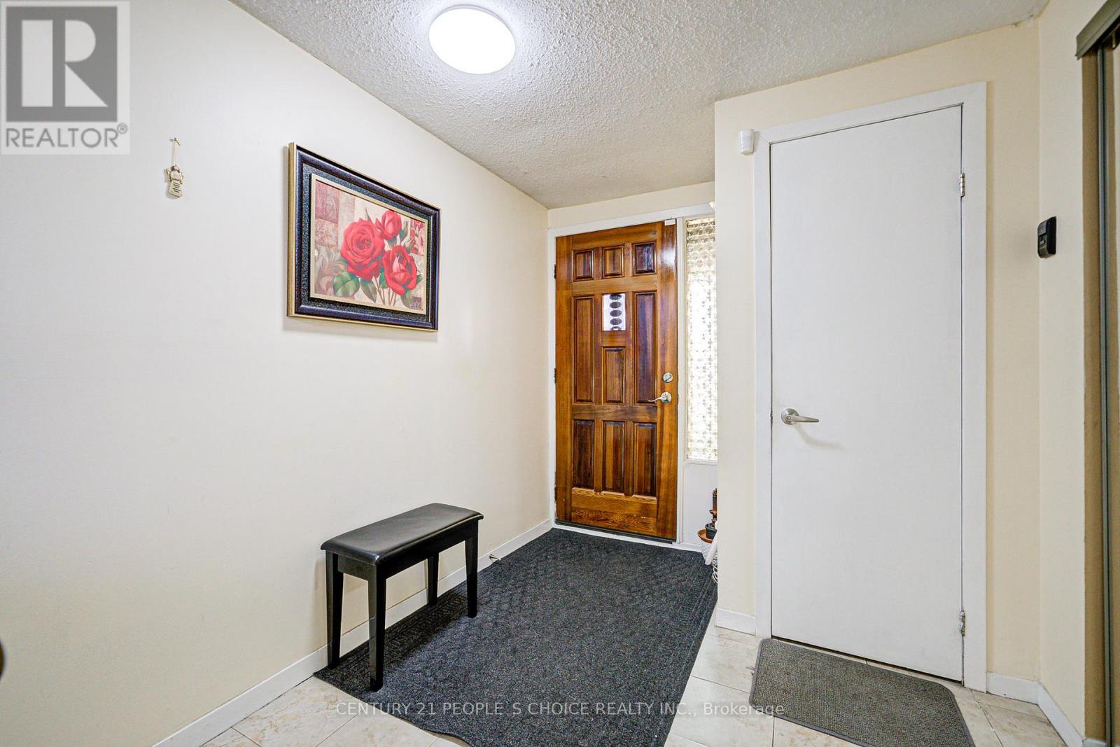 Photo 6 of 8 4020 Brandon Gate Drive, Mississauga ON