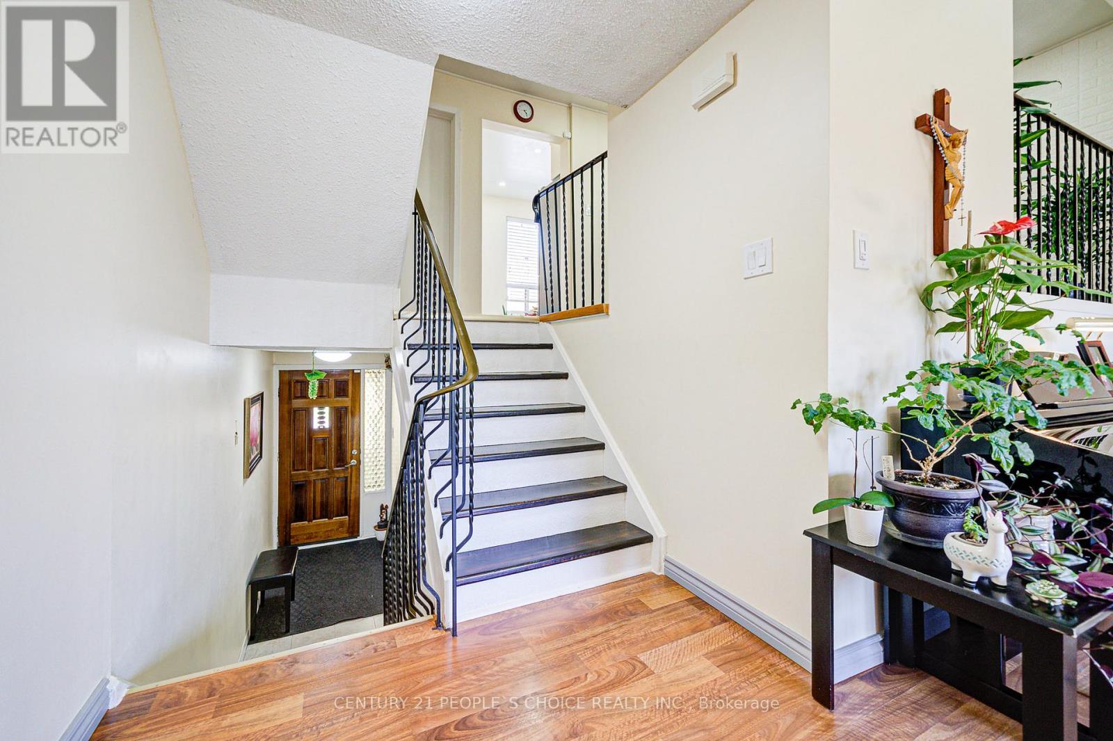 Photo 9 of 8 4020 Brandon Gate Drive, Mississauga ON