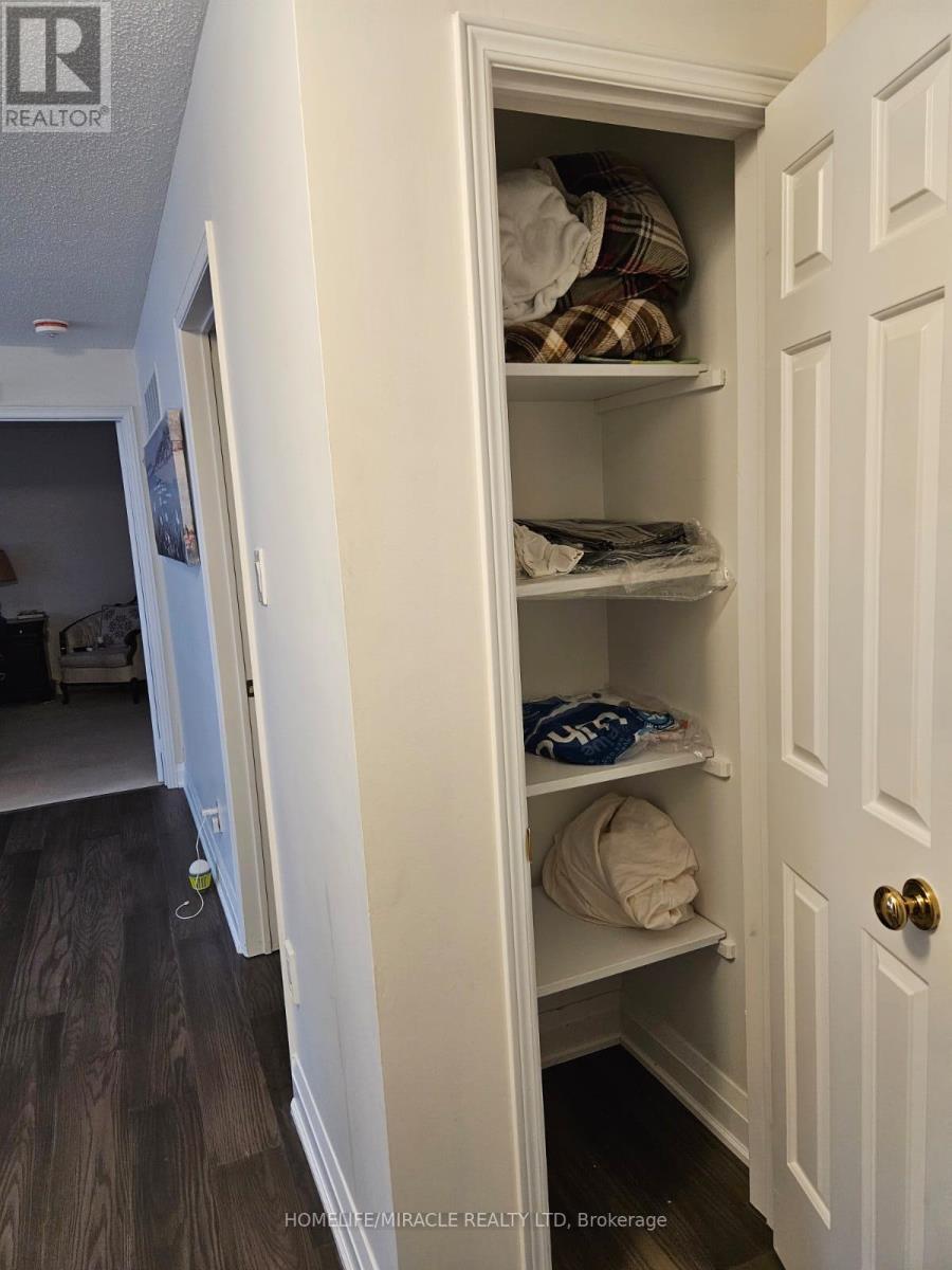 Photo 19 of 35 Nottingham Crescent, Brampton ON