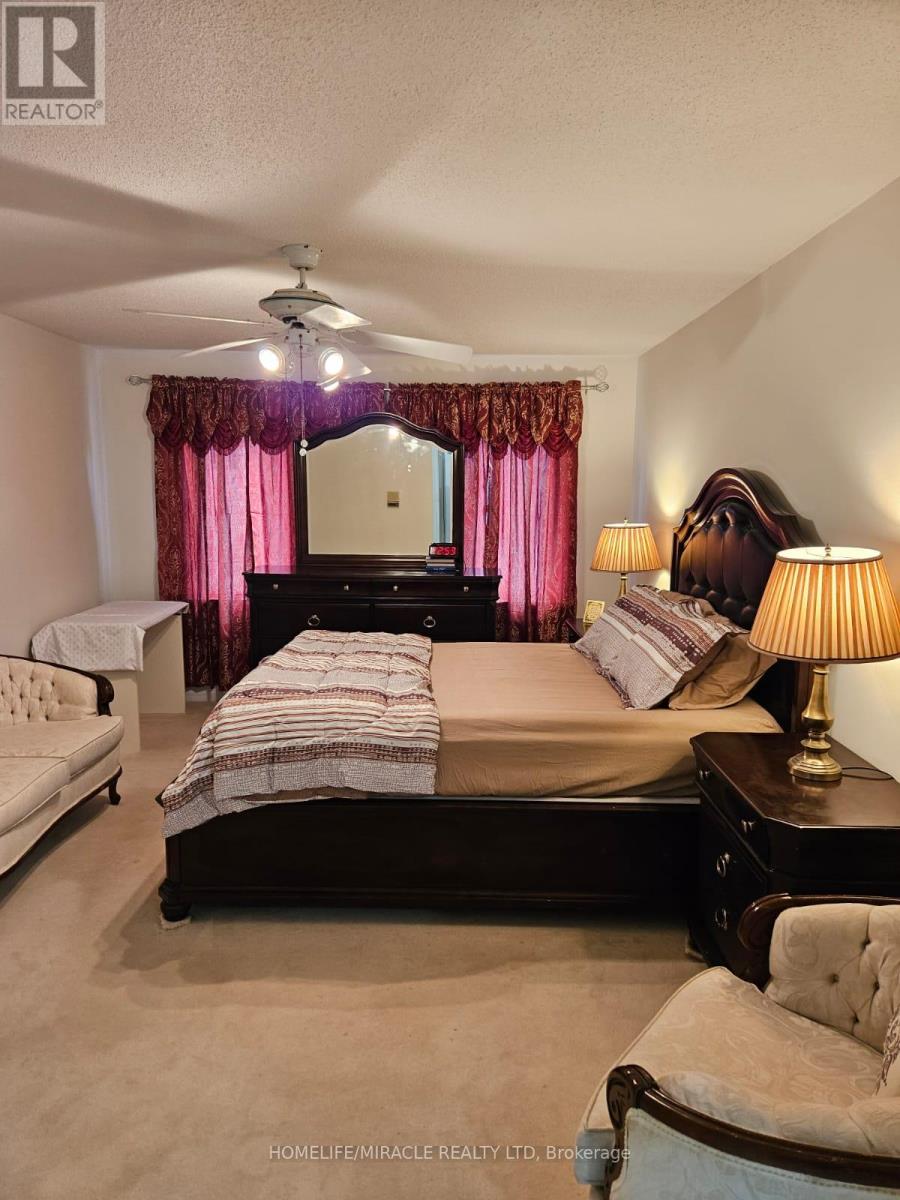 Photo 20 of 35 Nottingham Crescent, Brampton ON