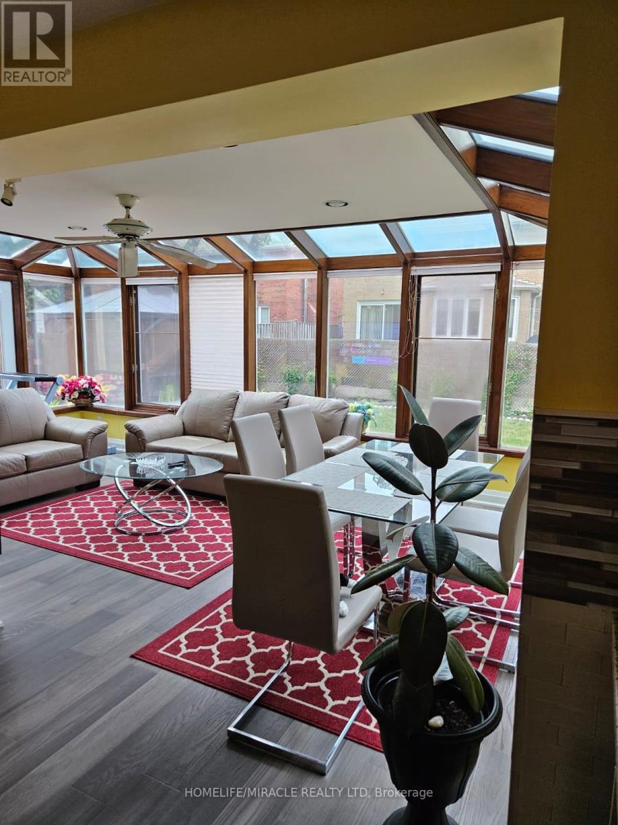 Photo 30 of 35 Nottingham Crescent, Brampton ON