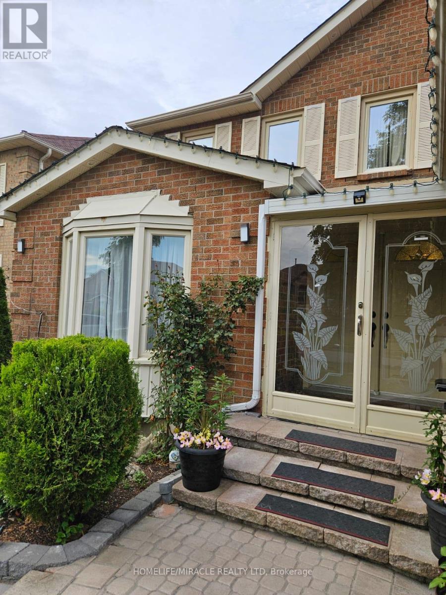 Photo 16 of 35 Nottingham Crescent, Brampton ON