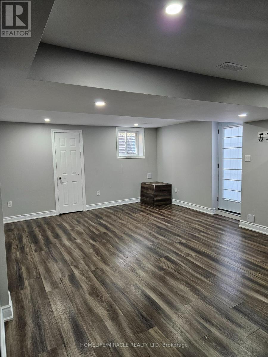 Photo 34 of 35 Nottingham Crescent, Brampton ON