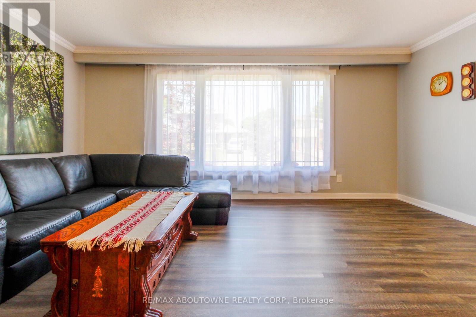 Photo 13 of 626 Cape Avenue, Burlington ON