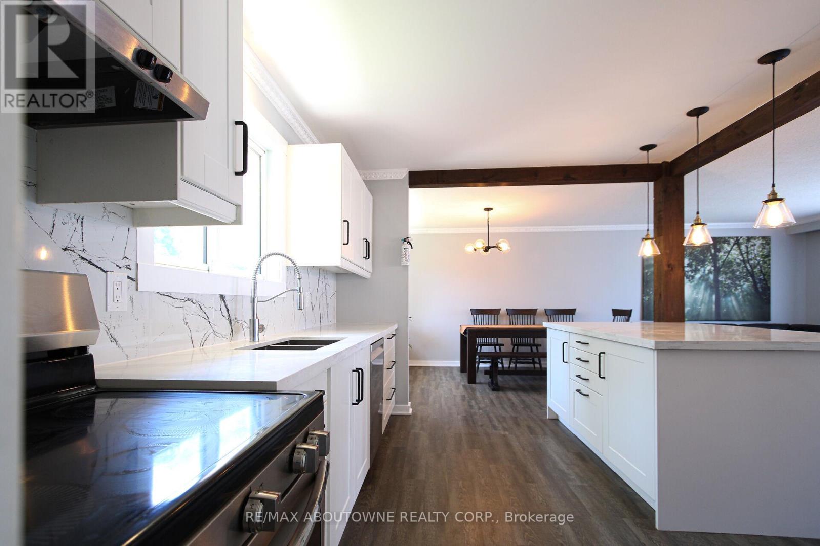 Photo 12 of 626 Cape Avenue, Burlington ON