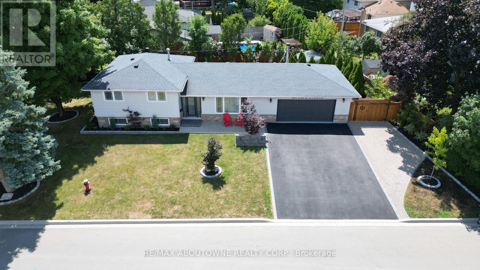Photo 31 of 626 Cape Avenue, Burlington ON
