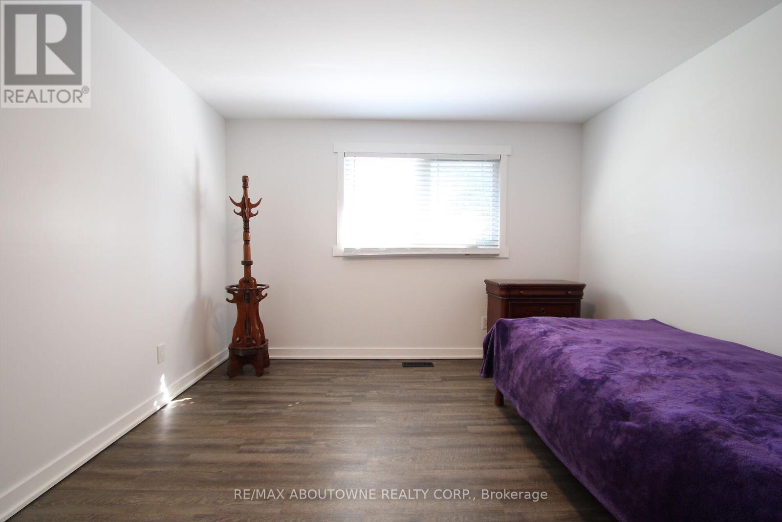 Photo 10 of 626 Cape Avenue, Burlington ON