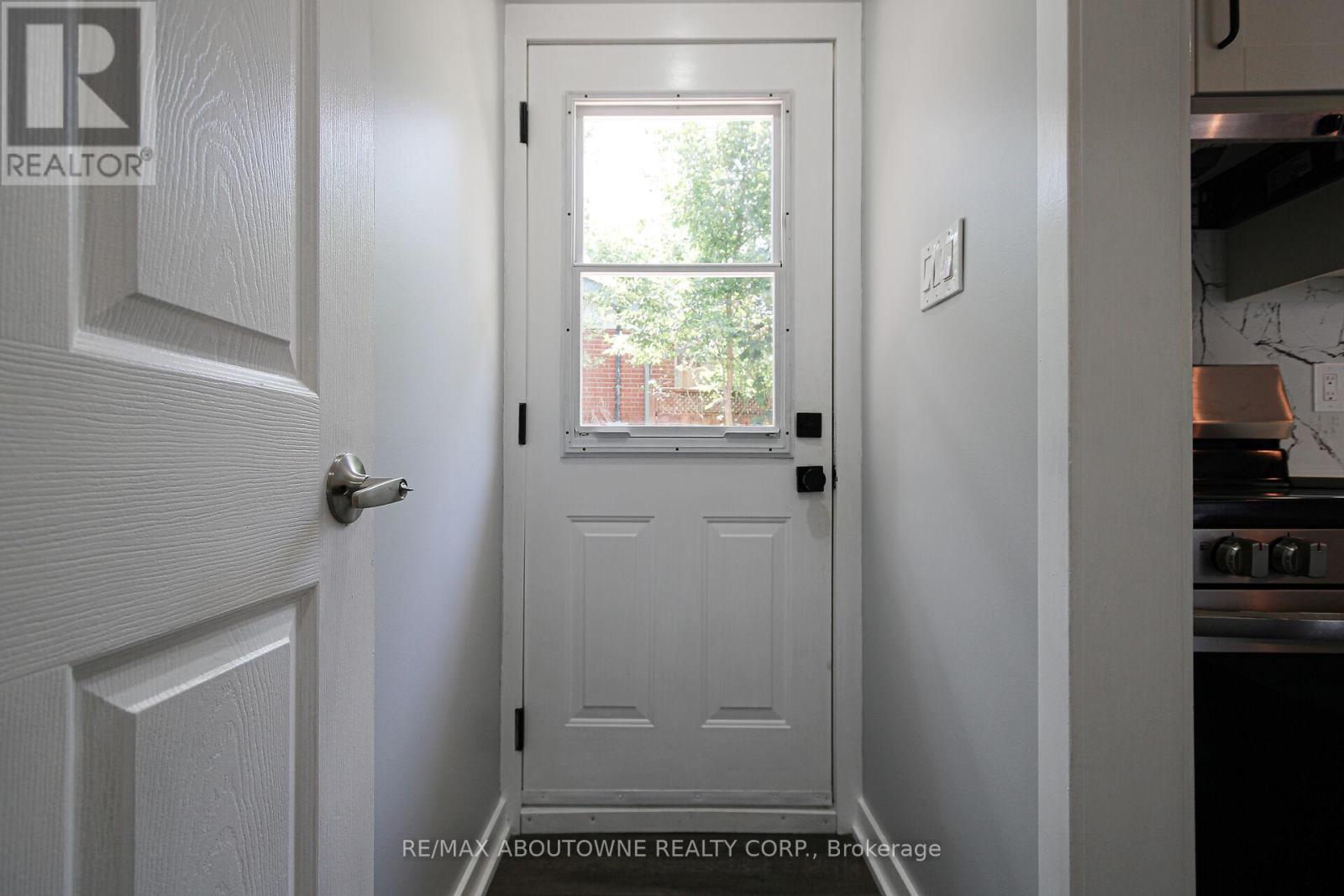 Photo 36 of 626 Cape Avenue, Burlington ON