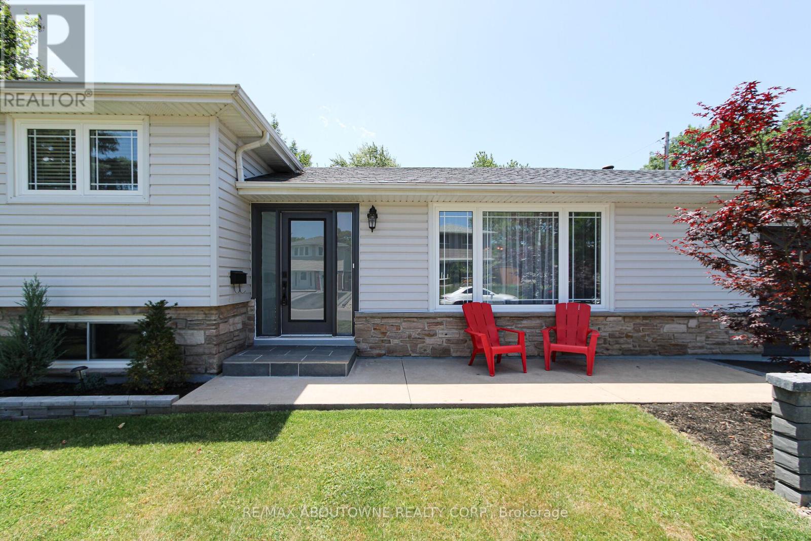 Photo 32 of 626 Cape Avenue, Burlington ON