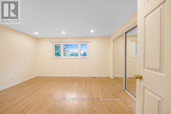 Photo 4 of 415 Chandos Court, Oshawa ON