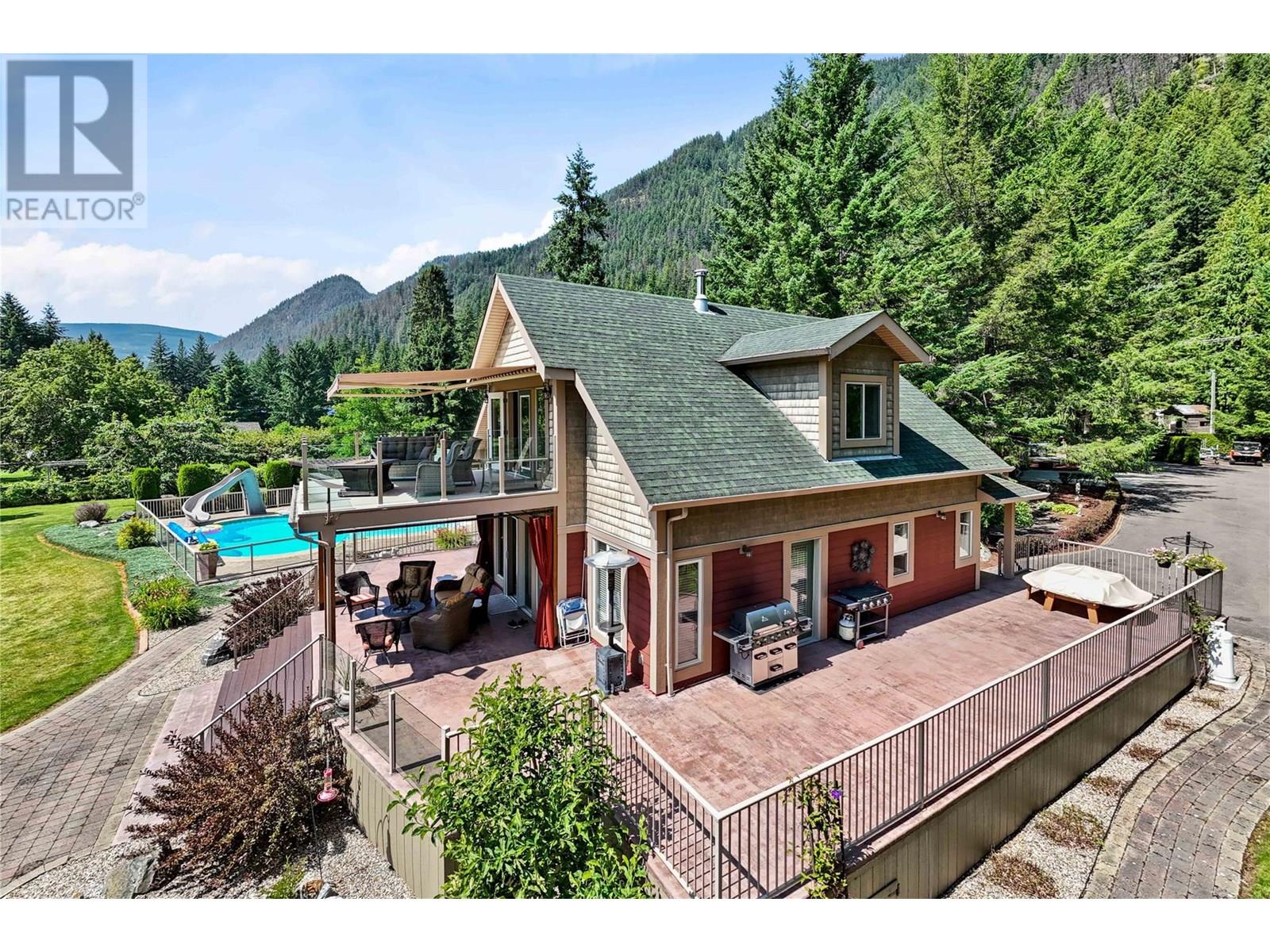 Photo 20 of 33 Old Town Road, Sicamous BC